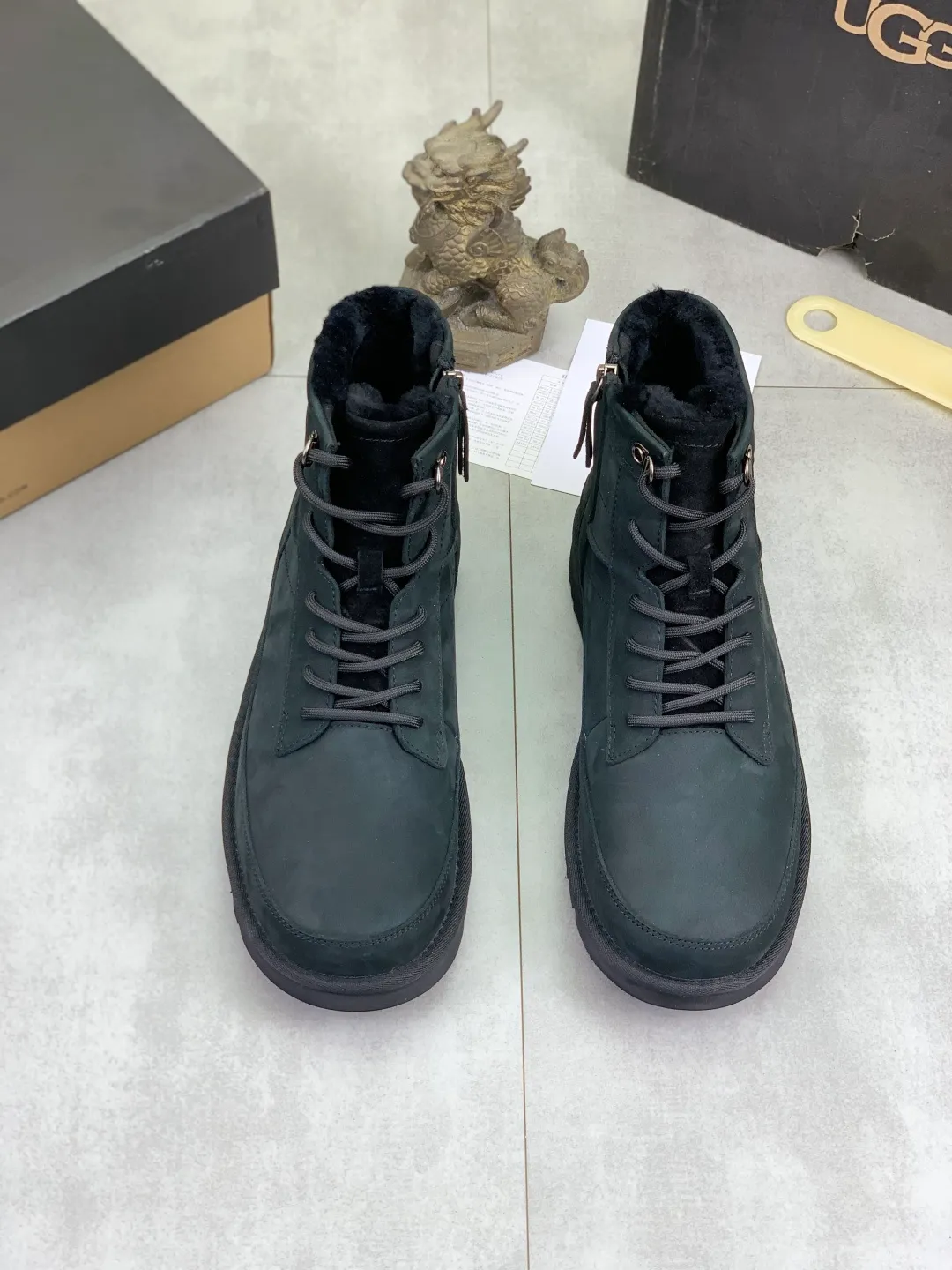 Men's shoes P620 New arrival🆕🆕🆕 IUGGI Men's British retro Martin boots Winter new men's outdoor hiking boots First layer of cowhide on the outside and wool on the inside Comfortable and warm Rubber sole sole Non-slip and firm Trendy and fashionable Casual and versatile Size: 39-44 (38 45 customized) Color: two colors